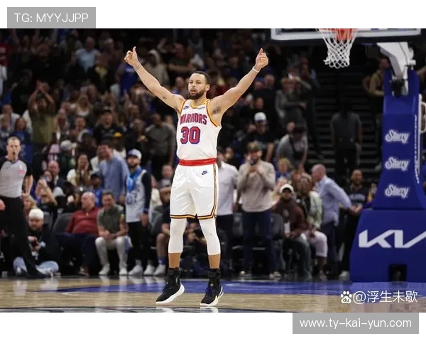 库里第三节三分5中4砍下16分,勇士将分差缩小至3分