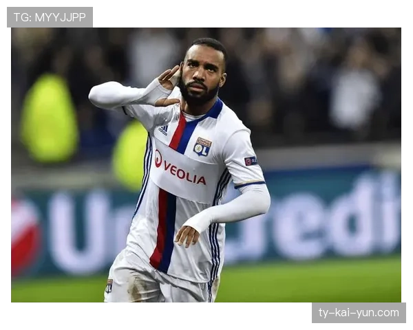 官方确认：里昂前锋拉卡泽特脚踝韧带扭伤，预计缺席四周